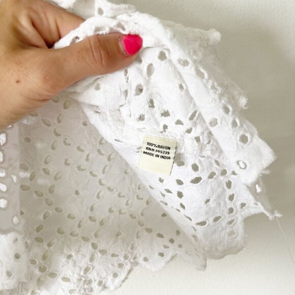 Style Envy White Sleeveless Top With Eyelet Lace Hem Size XL 100% Rayon - Picture 5 of 7